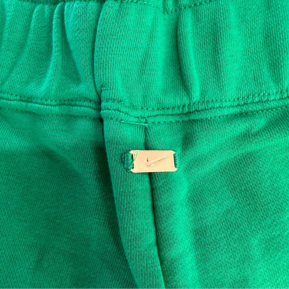 NIKE Women’s Green Pull on Shorts NEW size Large - Picture 5 of 6